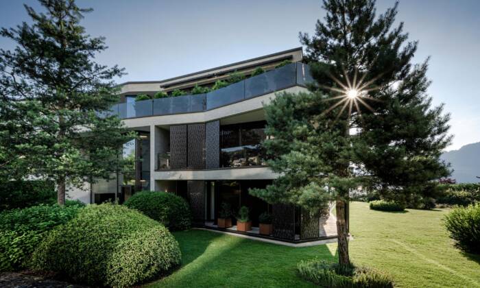 «PENINSULA»  I  Hergiswil